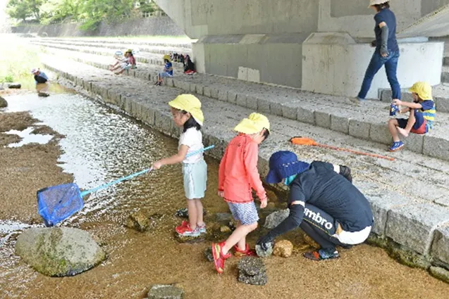 川遊び