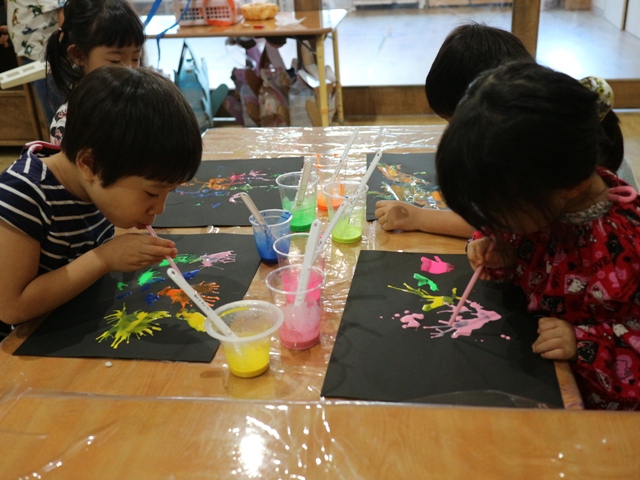 吹き絵の花火製作 東京都港区の高輪夢保育園