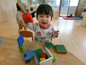 りす 1歳児 くっついたね 兵庫県芦屋市の山手夢保育園
