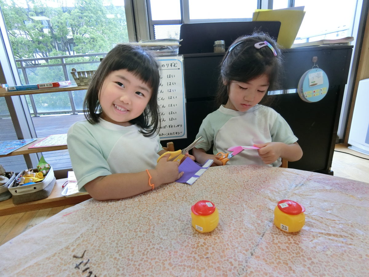 4歳児 七夕製作 6月の様子 兵庫県芦屋市の山手夢保育園 4歳児 七夕製作 6月の様子 兵庫県芦屋市の山手夢保育園