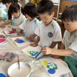 ９月　絵具遊び（４歳児）