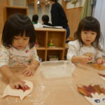 落ち葉製作（１歳）