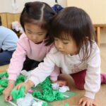 【２歳児】クリスマス製作【１２月の様子】
